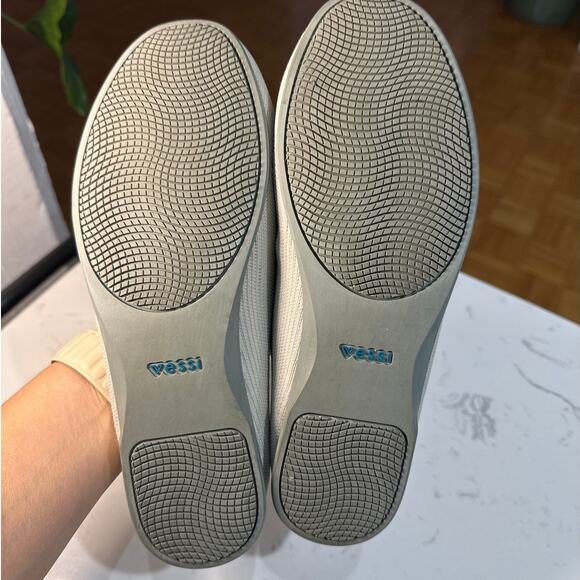 Vessi Women's Waterproof Lightweight Market Flats Loafer Slip-On Shoe,Size 7 EUC - Picture 6 of 7